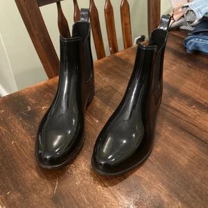 Sleek Black Women's Rain Boots